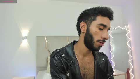 Snapshot of xander_tay chatting on January 7, 7:28 pm ISSANDER online show from January 7, 7:28 pm