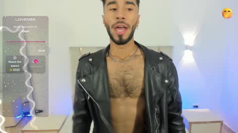 Snapshot of xander_tay chatting on January 14, 8:37 pm ISSANDER online show from January 14, 8:37 pm