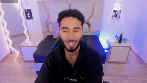 Snapshot of xander_tay chatting on February 8, 7:38 pm ISSANDER online show from February 8, 7:38 pm