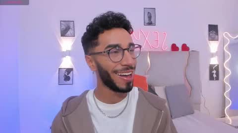 Snapshot of xander_tay chatting on March 1, 7:37 pm ISSANDER online show from March 1, 7:37 pm