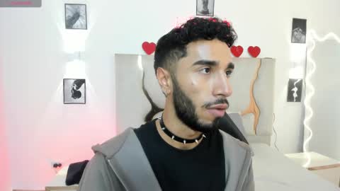 Snapshot of xander_tay chatting on March 4, 7:43 pm ISSANDER online show from March 4, 7:43 pm