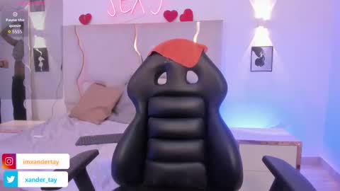 Snapshot of xander_tay chatting on March 10, 11:27 pm ISSANDER online show from March 10, 11:27 pm