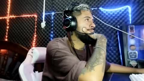 xandres2016 online show from April 10, 3:23 am