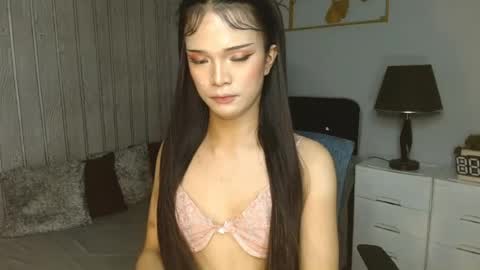 Snapshot of xasian_dollx chatting on July 11, 6:38 am ELLA online show from July 11, 6:38 am