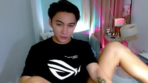 Snapshot of xasianprince4youx chatting on December 5, 7:38 am khris online show from December 5, 7:38 am