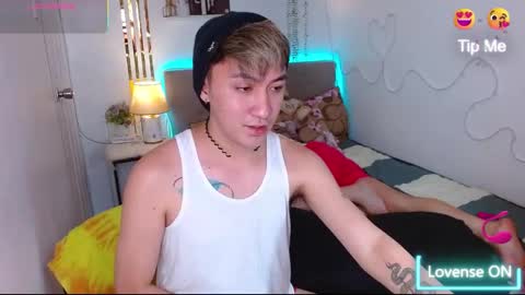 Snapshot of xasianprince4youx chatting on October 24, 7:10 pm khris online show from October 24, 7:10 pm