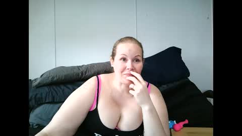 Snapshot of xbeautifulxliex chatting on May 5, 2:25 pm xbeautifulxliex online show from May 5, 2:25 pm