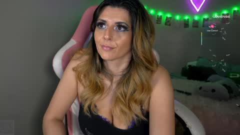 Snapshot of xclusivesecrets chatting on March 4, 12:01 pm spoil me here online show from March 4, 12:01 pm