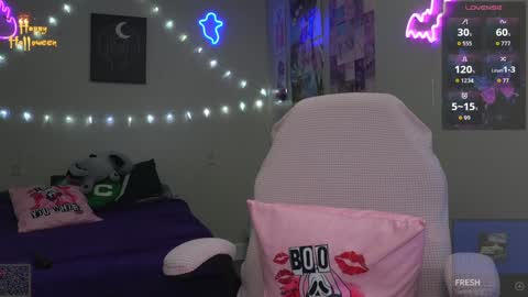 Snapshot of xclusivesecrets chatting on October 12, 11:20 am spoil me here online show from October 12, 11:20 am