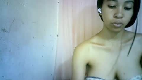 Snapshot of xenna610827 chatting on January 29, 10:27 am xenna610827 online show from January 29, 10:27 am