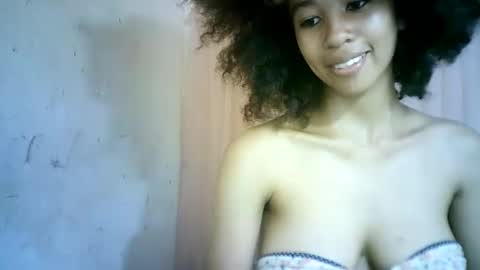 Snapshot of xenna610827 chatting on February 2, 10:24 am xenna610827 online show from February 2, 10:24 am