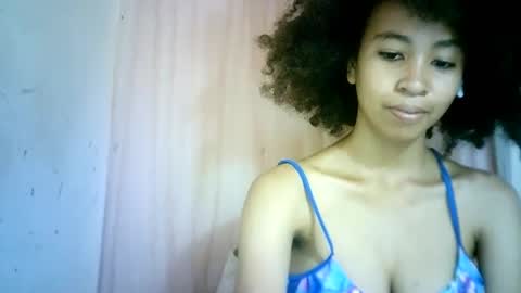 Snapshot of xenna610827 chatting on February 7, 8:55 am xenna610827 online show from February 7, 8:55 am