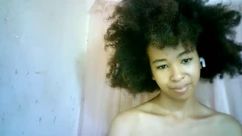 Snapshot of xenna610827 chatting on February 13, 8:06 am xenna610827 online show from February 13, 8:06 am