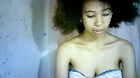 Snapshot of xenna610827 chatting on February 19, 2:55 pm xenna610827 online show from February 19, 2:55 pm