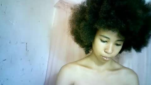 Snapshot of xenna610827 chatting on February 23, 9:33 am xenna610827 online show from February 23, 9:33 am