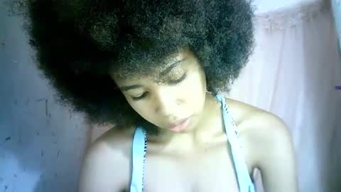 Snapshot of xenna610827 chatting on February 26, 8:37 am xenna610827 online show from February 26, 8:37 am