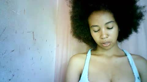 Snapshot of xenna610827 chatting on February 27, 10:48 am xenna610827 online show from February 27, 10:48 am