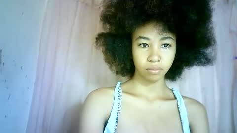 Snapshot of xenna610827 chatting on March 3, 5:53 am xenna610827 online show from March 3, 5:53 am