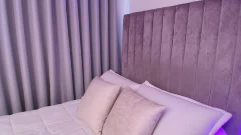 XIMENA LOPEZ online show from April 16, 9:39 pm