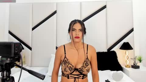 ximenacosta online show from May 4, 12:12 pm