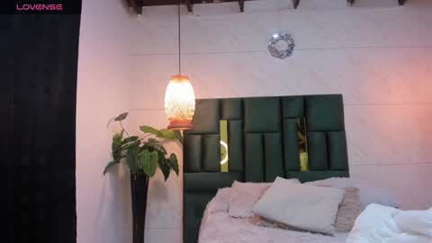 Snapshot of ximenawilliamss chatting on December 19, 11:17 am ximena online show from December 19, 11:17 am