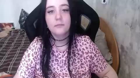 Snapshot of xjenny_bae chatting on June 21, 8:06 am xjenny_bae online show from June 21, 8:06 am