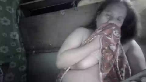 xjuicytits online show from April 10, 11:04 am