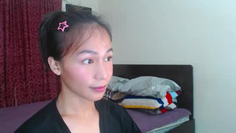 Snapshot of xlovely_destinyx chatting on December 12, 6:53 pm Alice online show from December 12, 6:53 pm