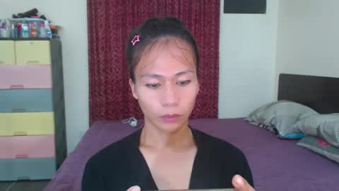 Snapshot of xlovely_destinyx chatting on March 4, 7:32 pm Alice online show from March 4, 7:32 pm