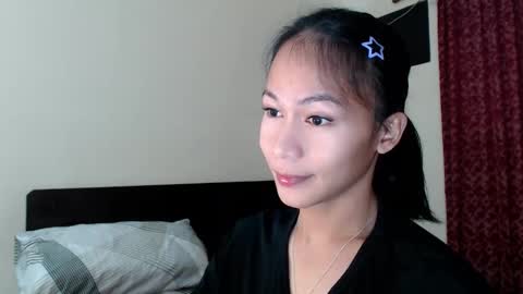 Snapshot of xlovely_destinyx chatting on December 1, 1:27 pm Alice online show from December 1, 1:27 pm