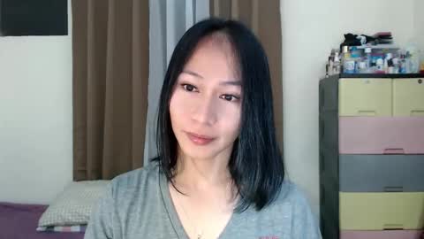 Snapshot of xlovely_destinyx chatting on December 18, 3:51 pm Alice online show from December 18, 3:51 pm
