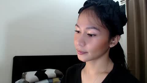 Snapshot of xlovely_destinyx chatting on February 5, 6:12 pm Alice online show from February 5, 6:12 pm