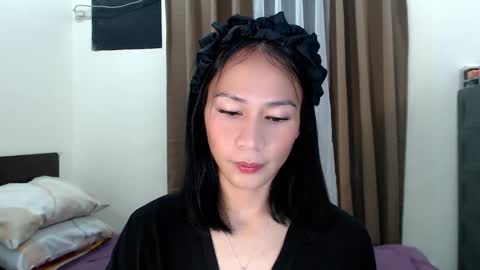 Snapshot of xlovely_destinyx chatting on February 16, 6:15 pm Alice online show from February 16, 6:15 pm