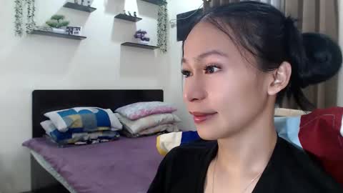 Snapshot of xlovely_destinyx chatting on June 10, 9:57 pm Alice online show from June 10, 9:57 pm
