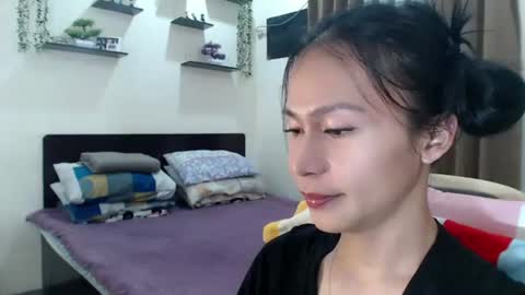 Snapshot of xlovely_destinyx chatting on June 15, 9:17 pm Alice online show from June 15, 9:17 pm