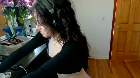 Mia online show from March 2, 7:23 pm