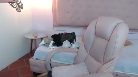 Snapshot of xlunna chatting on January 25, 12:06 am lunna online show from January 25, 12:06 am