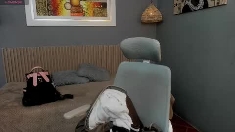 Snapshot of xlunna chatting on October 4, 1:53 pm lunna online show from October 4, 1:53 pm
