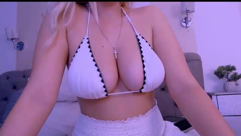 Snapshot of xnaominashx chatting on March 10, 11:10 am Naomi Nash online show from March 10, 11:10 am