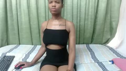 xnaturalslender6x online show from October 12, 8:35 am