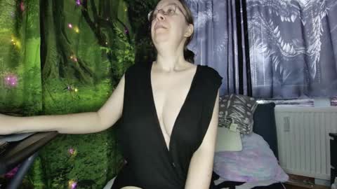 xnicetitsx online show from January 13, 9:03 am