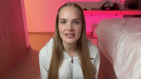 Snapshot of xo_madeline chatting on May 11, 2:06 am madeline online show from May 11, 2:06 am