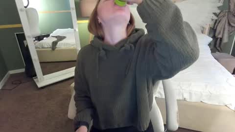 Snapshot of xo_monica chatting on March 3, 12:48 pm Monica online show from March 3, 12:48 pm