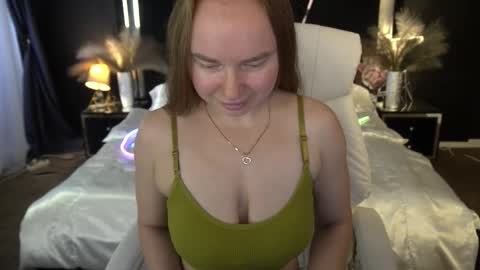 Snapshot of xo_monica chatting on November 13, 7:18 am Monica online show from November 13, 7:18 am