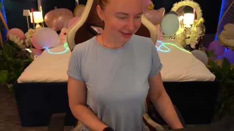 Snapshot of xo_monica chatting on July 11, 12:30 pm Monica online show from July 11, 12:30 pm
