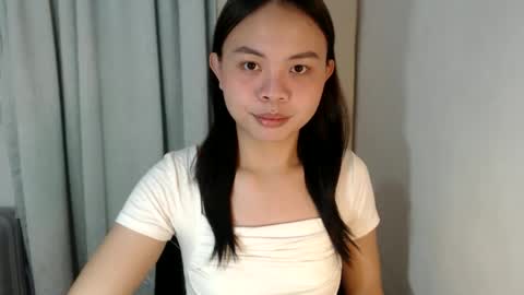 Snapshot of xo_worth_it chatting on February 16, 11:50 am nathalie online show from February 16, 11:50 am