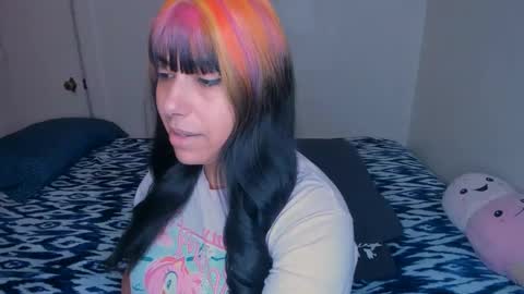 Snapshot of xocurvyrae chatting on December 3, 9:11 am Rae online show from December 3, 9:11 am
