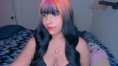 Snapshot of xocurvyrae chatting on December 18, 12:54 am Rae online show from December 18, 12:54 am