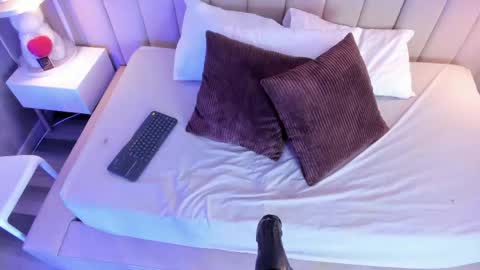 Xolara  online show from April 12, 11:48 am