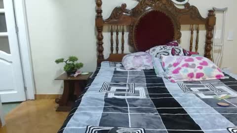 Snapshot of xperlajacksonxxx chatting on December 10, 2:27 am Perla Jackson online show from December 10, 2:27 am